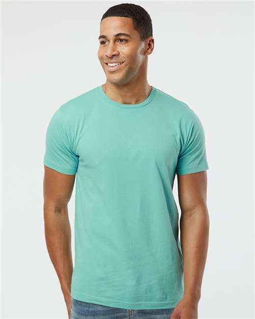 LAT 6901 - Unisex Fine Jersey Tee